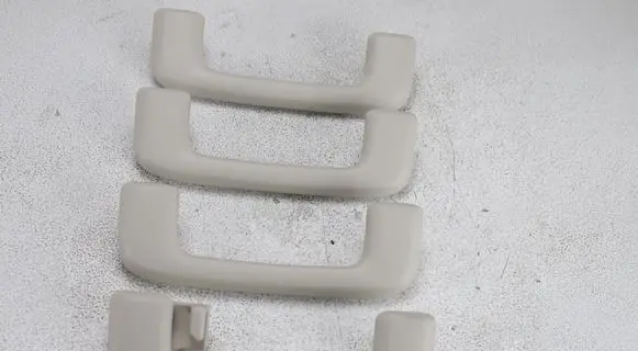 Mitsubishi Outlander A set of handles for the ceiling 