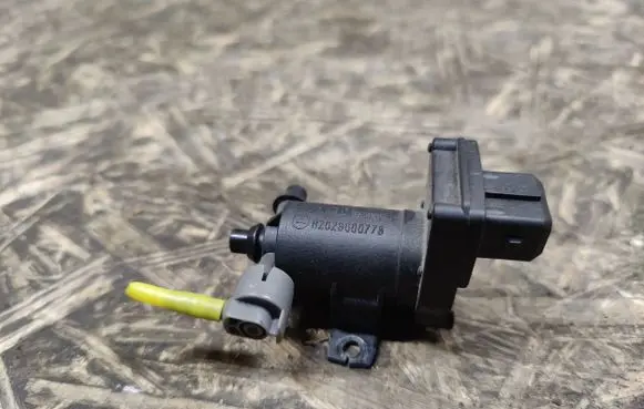 Mercedes-Benz S W140 Turbo solenoid valve A2028000778