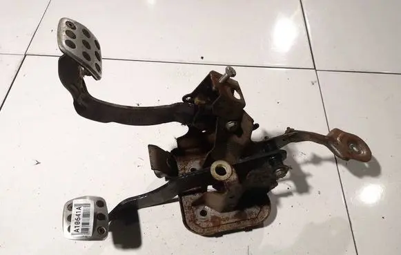 Peugeot 206 Clutch pedal 