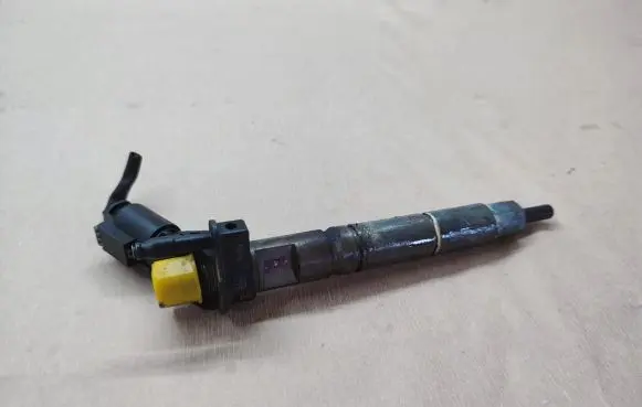 Mercedes-Benz ML W164 Fuel injector 0445115027