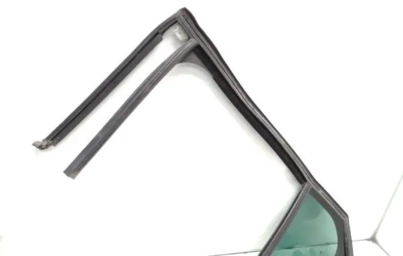 Opel Astra K Rear vent window glass 43R000072 565498024 565740102