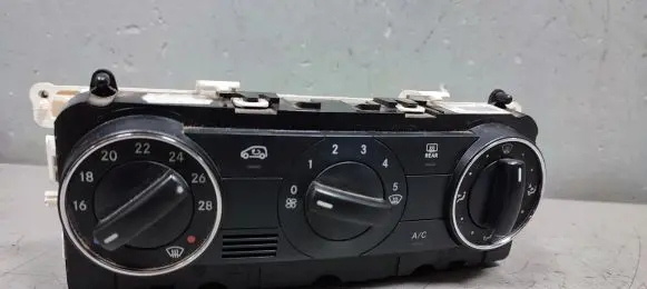 Mercedes-Benz A W169 Climate control unit A1698301985