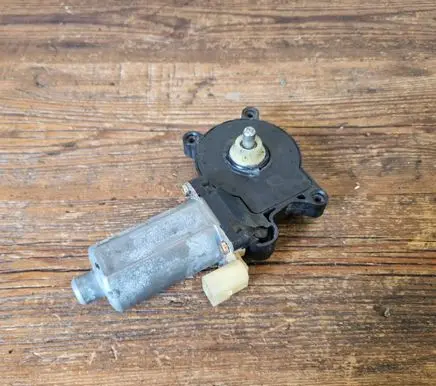 BMW 3 E46 Front door window regulator motor 67628362064 8362064