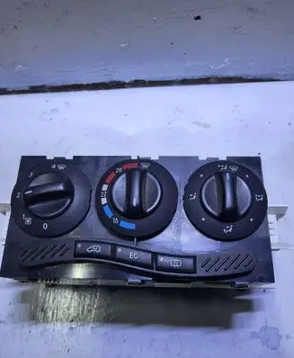 Mercedes-Benz A W168 Climate control unit 1688300485 Q143700