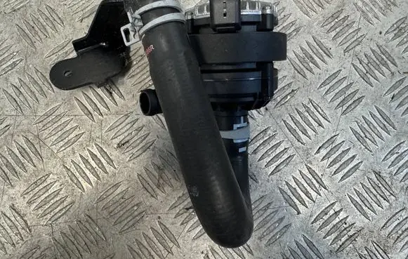 Renault Austral Water pump 210101470R