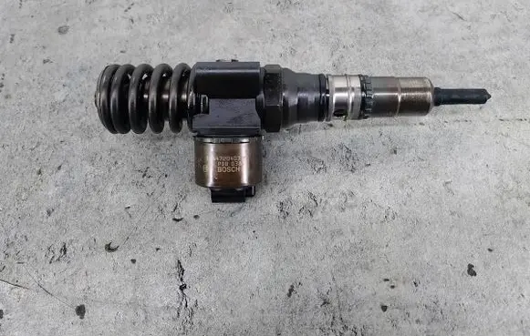 Volkswagen Touran I Fuel injector 03G130073B
