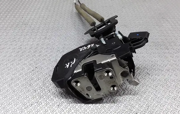 Nissan Prairie Front door lock EG010N0RKL