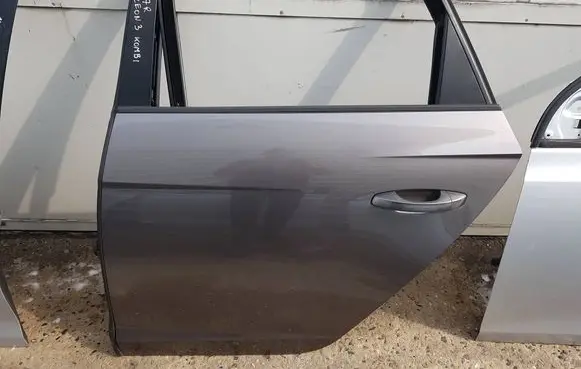 Seat Leon (5F) Rear door 