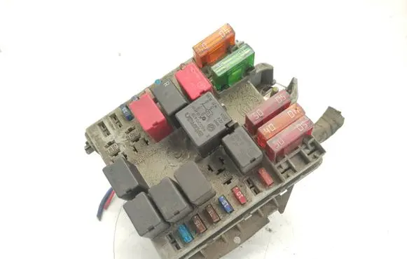Alfa Romeo GT Fuse module 51742419 212043 BENZZNA