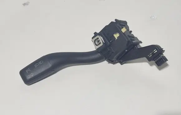 Audi A3 S3 8P Indicator stalk 8P0953513A 01103600