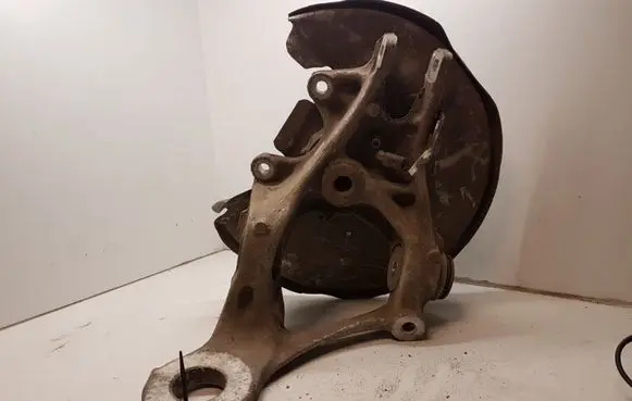 Rear wheel hub spindle/knuckle