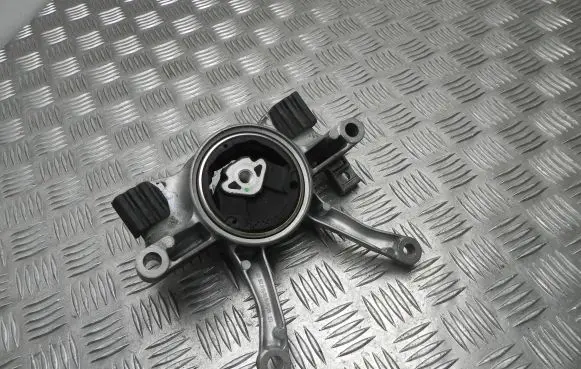 Engine mount bracket