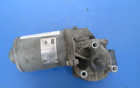 Mazda 121 SM Front wiper linkage and motor