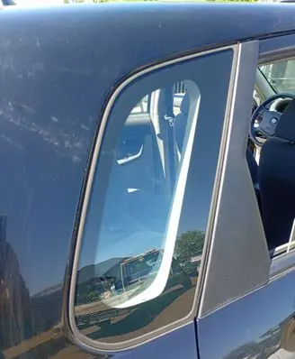 KIA Cerato Rear vent window glass