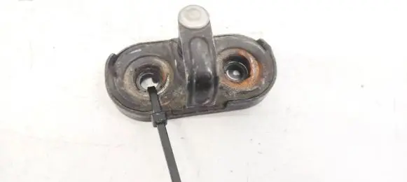 Volkswagen Golf V Front door lock loop/hook striker 1T0827517