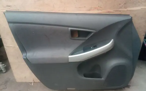 Toyota Prius (XW30) Front door card panel trim