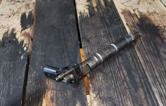 Fuel injector