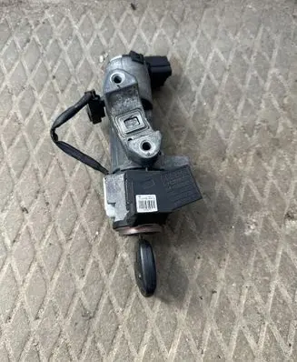 Toyota Avensis T250 Ignition lock N05015178 8978305010