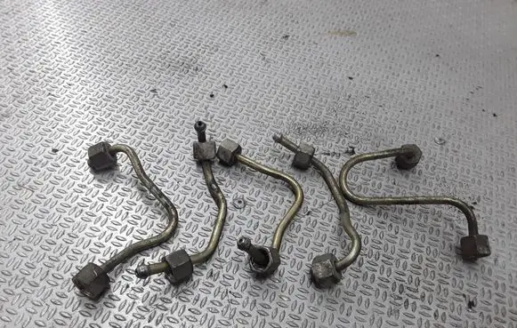 Fuel injector supply line/pipe