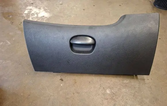 Peugeot 206+ Glove box lid/cover 