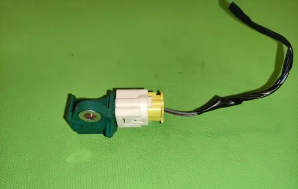 Fiat 500L Airbag deployment crash/impact sensor 51881704 5WK44650 P8T6F158