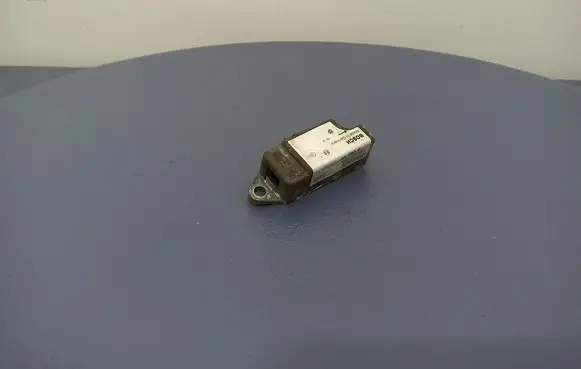 Volkswagen PASSAT B5 Airbag deployment crash/impact sensor 0285001177