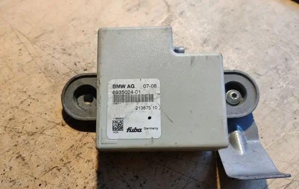 BMW X5 E70 Antenna control unit 693502401 6935024