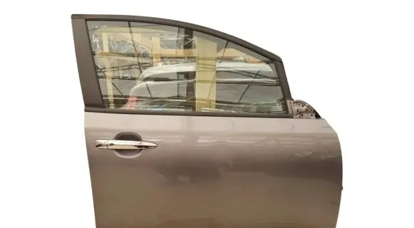 Nissan Leaf I (ZE0) Front door