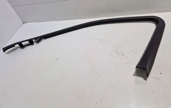 Mercedes-Benz C AMG W204 Front door glass trim molding A2047250271 08606000