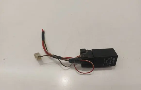 Volkswagen PASSAT B3 Other relay 191955532A 161971990A 161971976B