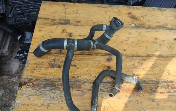 Volvo XC90 Engine coolant pipe/hose 31686003