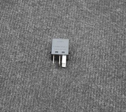 Mercedes-Benz SL R129 Fuel pump relay 0025421119 A1001X42