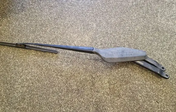 BMW 5 E39 Front wiper blade arm