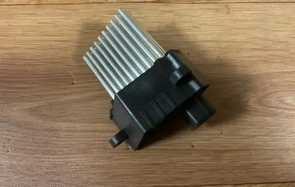 BMW 5 E39 Heater blower fan relay 