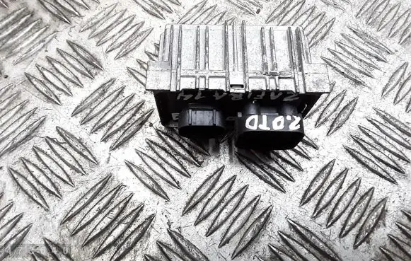 Opel Zafira B Glow plug pre-heat relay 555742930522122601