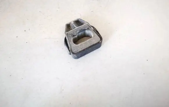 Volkswagen Golf IV Radiator mount bracket 1j0806157a 1u0121367a
