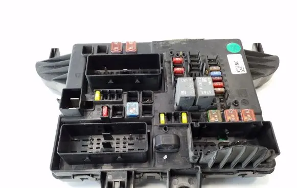 Opel Insignia A Fuse module 13277319