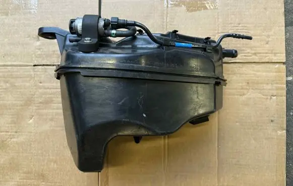 BMW 8 G16 AdBlue liquid reservoir 16197381415 7381415 735384