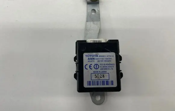 Toyota Prius (XW20) Door control unit/module 8999147010 13833AASAT2