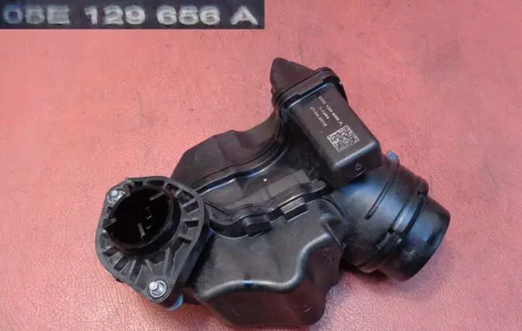 Volkswagen Golf VII Intake resonator 05E129656A