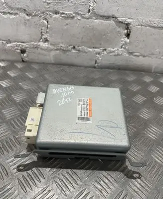 Toyota Avensis T270 Steering rack control module 8965005090