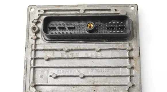 Ford Focus Engine control unit/module 4M5112A650HJ