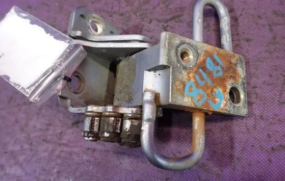 Audi A4 S4 B6 8E 8H Front door lower hinge 8E0831411B