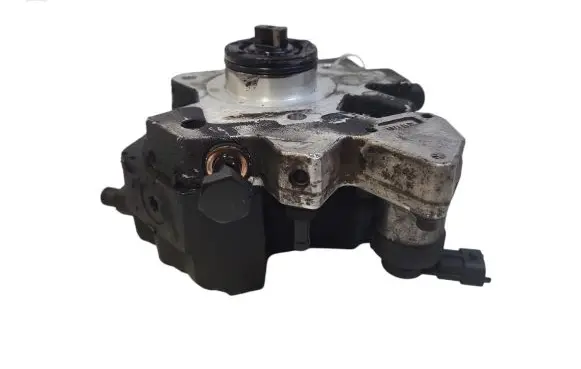 Hyundai Tucson JM Fuel injection high pressure pump 0445010121 3310027400