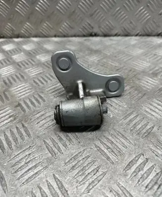 Mercedes-Benz E W212 Front door lower hinge 