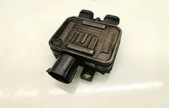 Volvo V70 Fan control module 940004202