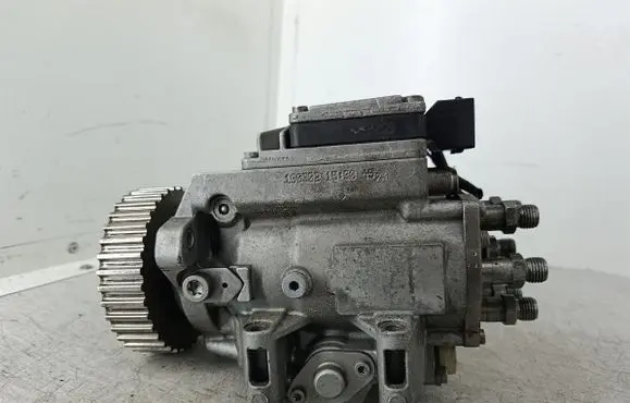 Audi A6 S6 C5 4B Fuel injection high pressure pump 