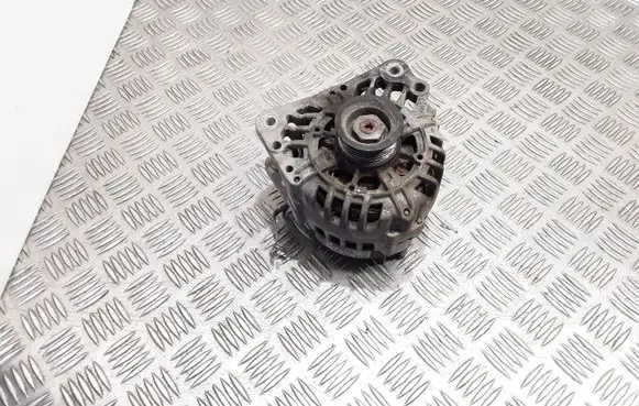 Volkswagen Polo V 6R Generator/alternator 03D903025J