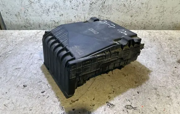 Volkswagen PASSAT B7 Fuse module 3C0937125 63595743 33595745