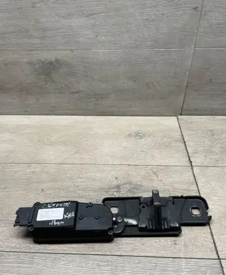 Skoda Octavia Mk3 (5E) Tailgate/trunk/boot lift motor 4F9827383G 170816 0540912